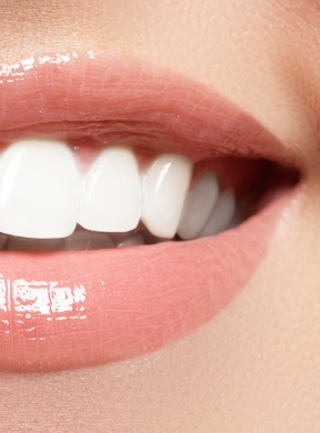 Smile with bright, evenly white teeth